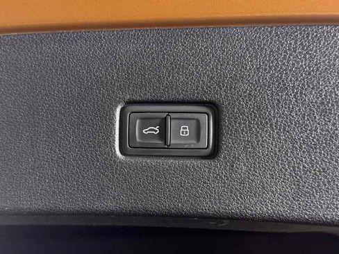 Used 2019 Audi Q8 Prestige w/ Luxury Package AWD/4WD image 36