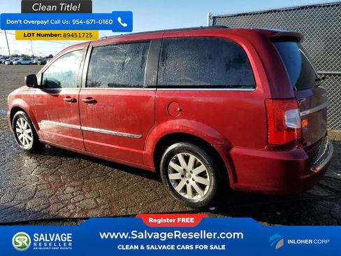Used 2014 Chrysler Town & Country Touring image 3