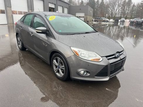 Used 2014 Ford Focus SE w/ SE Sport Package image 3