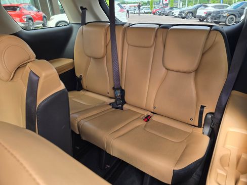 Used 2024 Kia Carnival LX FWD image 10