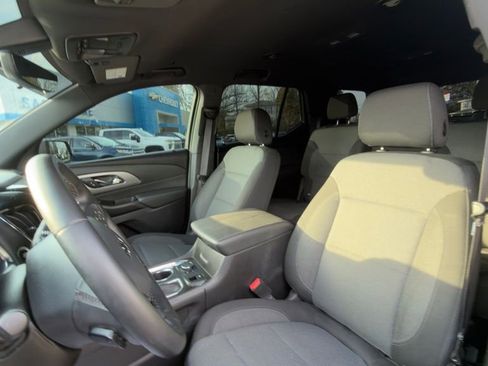 Used 2023 Chevrolet Traverse LT w/ Midnight/Sport Edition image 8
