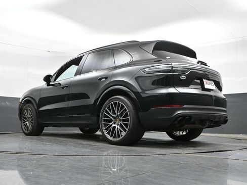 Used 2023 Porsche Cayenne AWD/4WD image 47