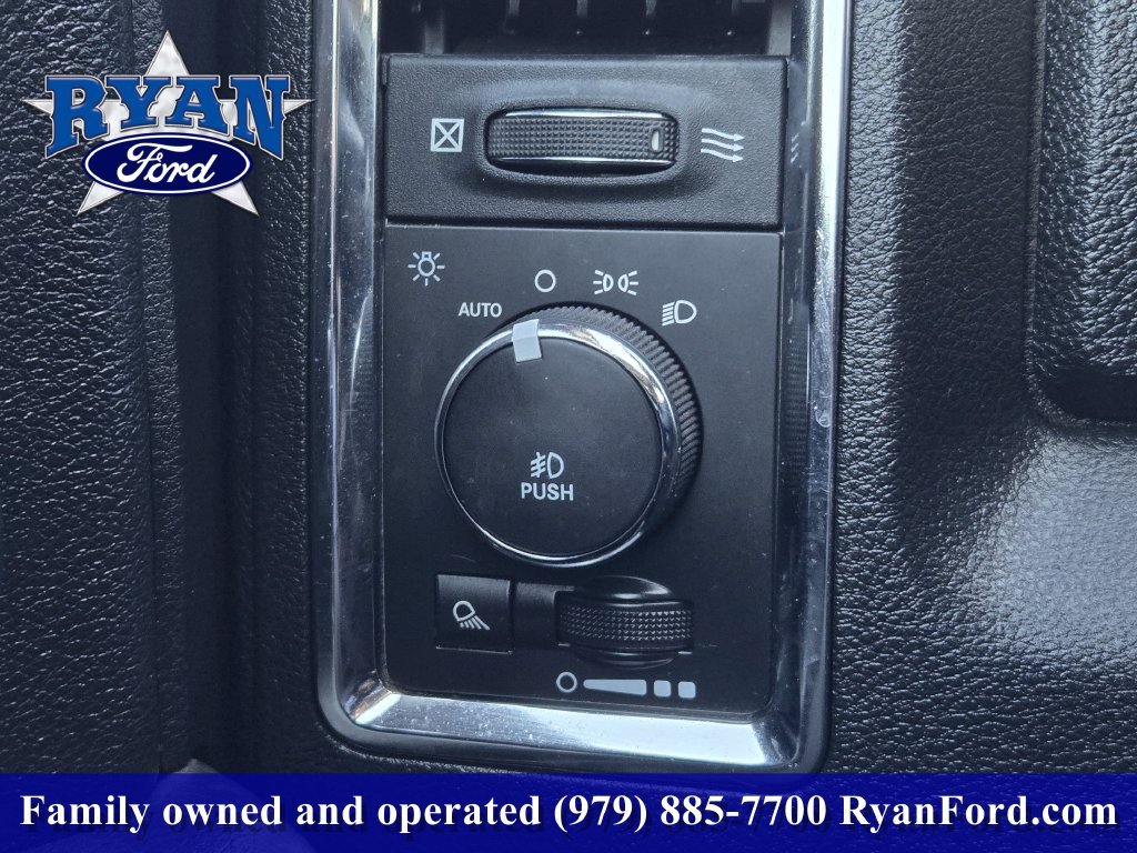 Used 2017 RAM 1500 Laramie RWD image 16