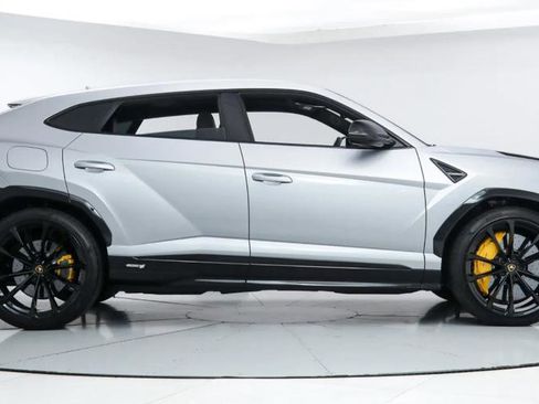 Used 2023 Lamborghini Urus S image 3