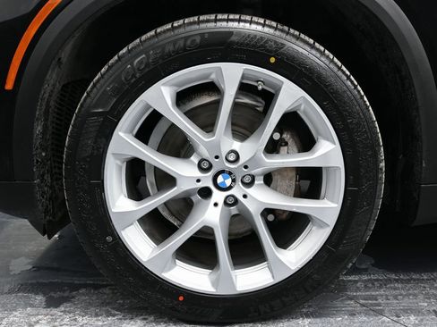 Used 2023 BMW X5 xDrive40i w/ Parking Assistance Package AWD/4WD image 12