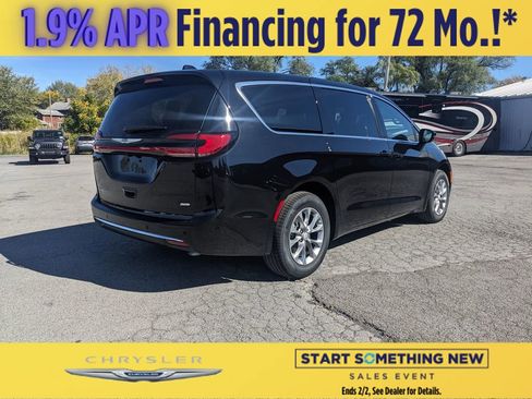 New 2026 Chrysler Pacifica Select image 9