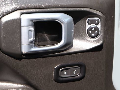 Used 2025 Jeep Gladiator Sport AWD/4WD image 15