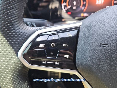 Used 2022 Volkswagen GTI SE FWD image 19