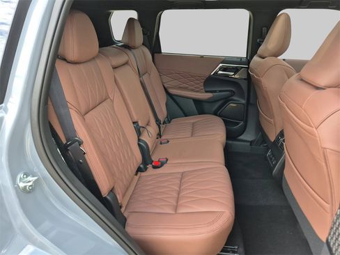 New 2025 Mitsubishi Outlander SEL image 24