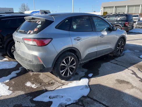 Used 2022 Ford Escape SE w/ SE Sport Appearance Package image 15