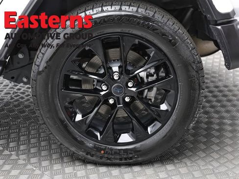 Used 2025 Jeep Wrangler Unlimited Sahara AWD/4WD image 8