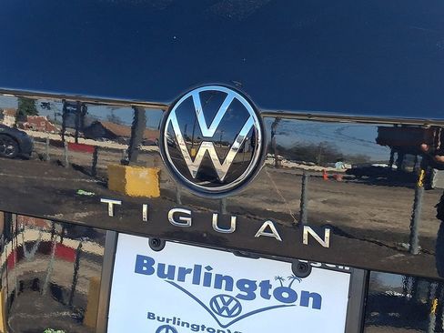 Certified 2023 Volkswagen Tiguan SE R-Line image 31