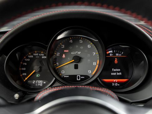 Certified 2016 Porsche Cayman GT4 RWD image 35