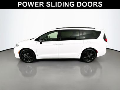 Used 2025 Chrysler Pacifica Limited