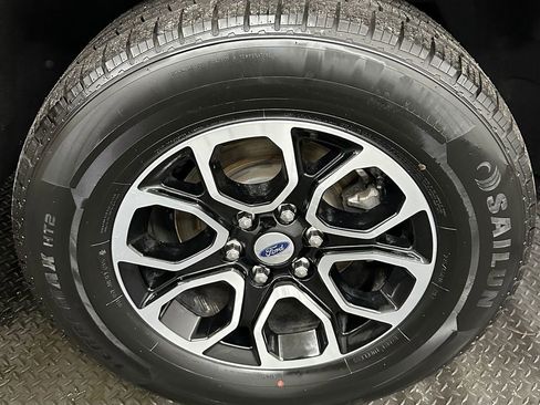 Used 2024 Ford Expedition Max XLT image 9