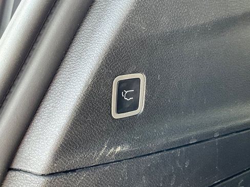 Used 2025 Chrysler Pacifica Select FWD image 39