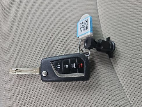 Used 2021 Toyota Corolla LE FWD image 30