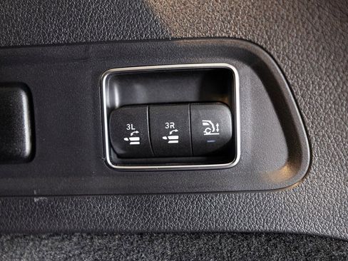 Used 2025 Mercedes-Benz GLS 580 4MATIC image 35