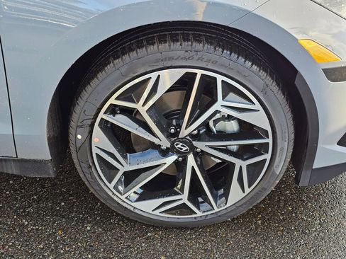 New 2025 Hyundai Ioniq 6 SEL image 9