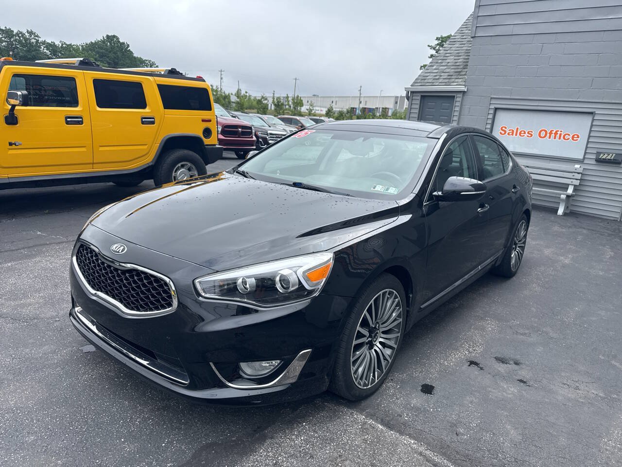 Used 2015 Kia Cadenza Premium w/ Technology Package FWD image 3