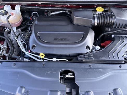 Used 2023 Chrysler Voyager LX FWD image 15
