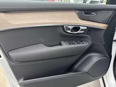 New 2025 Volvo XC90 T8 Plus w/ Protection Package Premier AWD/4WD image 22