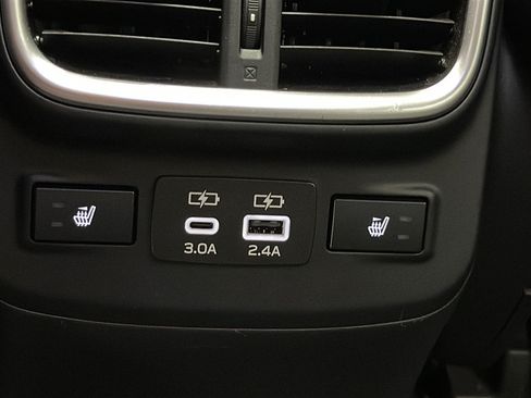 Used 2023 Subaru Outback Limited AWD/4WD image 11