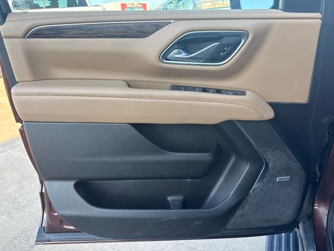 Used 2023 Chevrolet Suburban Premier image 13