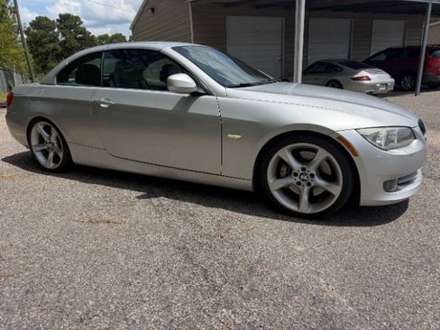 Used 2011 BMW 335i Convertible RWD image 4