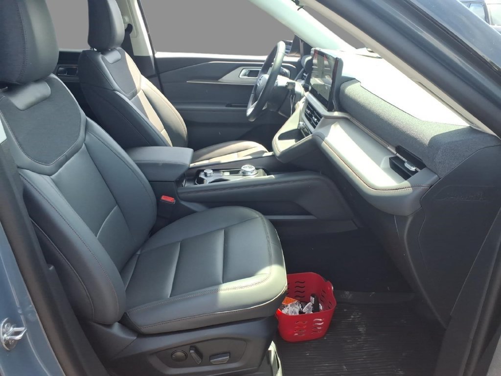 New 2026 Ford Explorer Active w/ Active Comfort Package AWD/4WD image 13