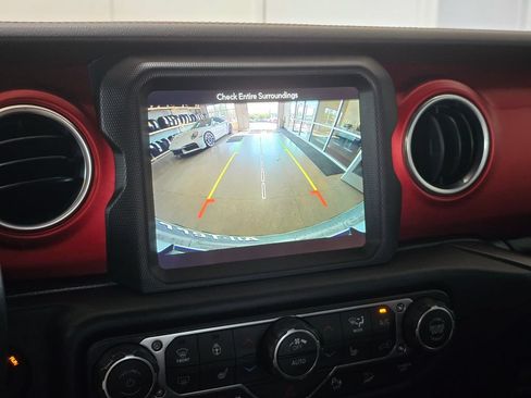Used 2019 Jeep Wrangler Unlimited Rubicon AWD/4WD image 12