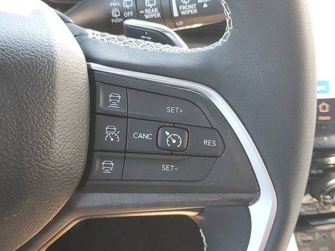Used 2024 Jeep Grand Cherokee Limited AWD/4WD image 24