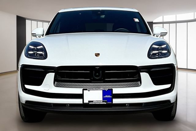 Used 2026 Porsche Macan AWD/4WD image 2