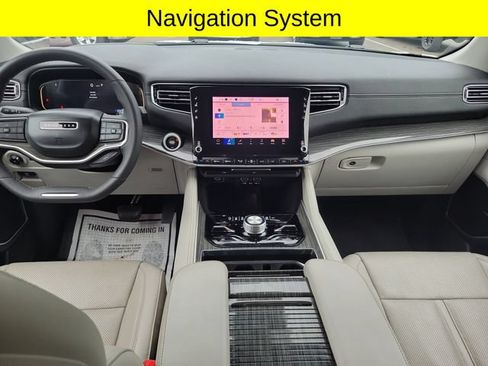 Certified 2022 Jeep Wagoneer Series III w/ Flexible Seating Group AWD/4WD image 8