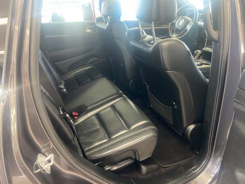 Used 2017 Jeep Grand Cherokee Limited image 18