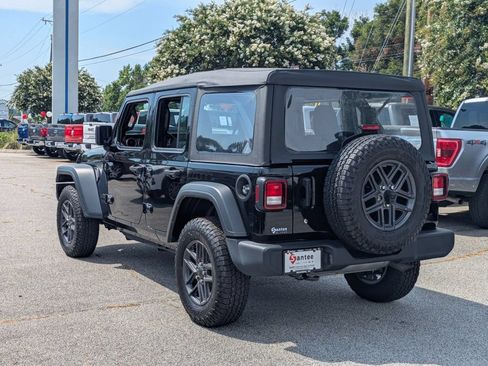 Used 2022 Jeep Wrangler Unlimited Sport AWD/4WD image 5