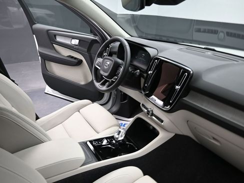 Certified 2026 Volvo XC40 B5 Plus w/ Protection Package Premier AWD/4WD image 15