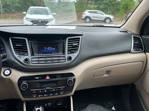 Used 2017 Hyundai Tucson Value AWD/4WD image 35