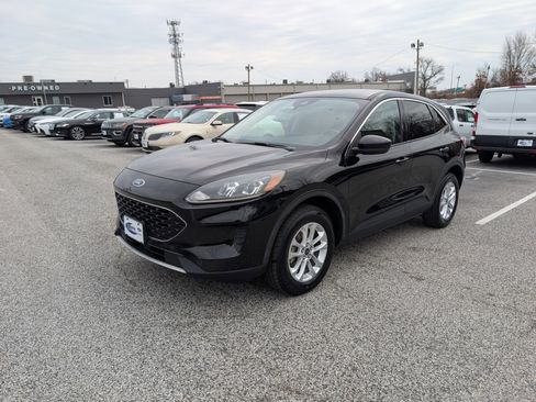 Certified 2020 Ford Escape SE image 2