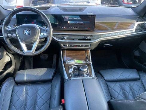 Used 2024 BMW X5 xDrive50e image 11