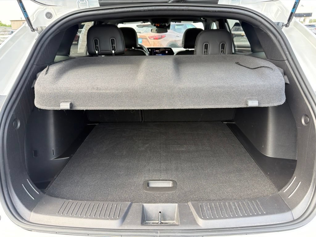 Used 2024 Chevrolet Trax RS w/ Sunroof Package FWD image 13