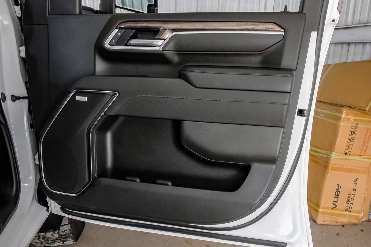 Used 2025 Chevrolet Silverado 2500 LTZ w/ LTZ Convenience Package AWD/4WD image 46