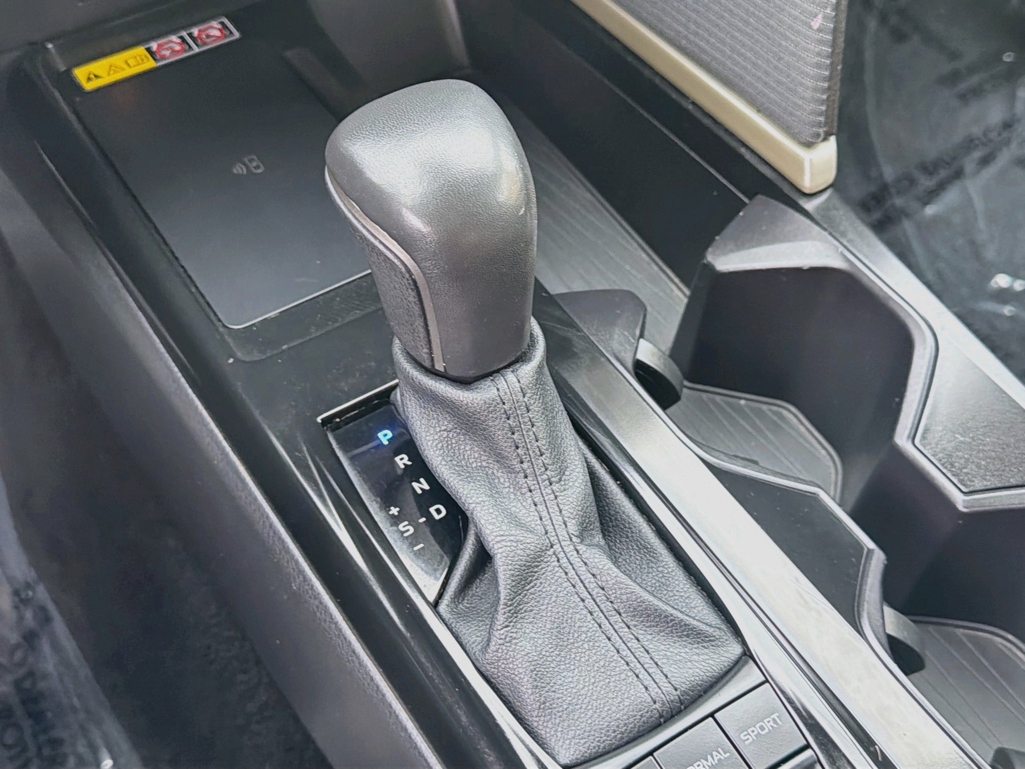 Used 2025 Toyota Camry SE FWD image 24