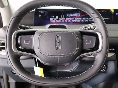 New 2025 Lincoln Navigator Reserve image 3