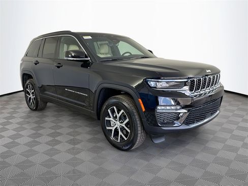 New 2025 Jeep Grand Cherokee Limited w/ Luxury Tech Group II image 3