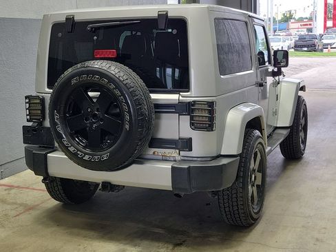 Used 2011 Jeep Wrangler Sahara w/ Connectivity Group AWD/4WD image 5