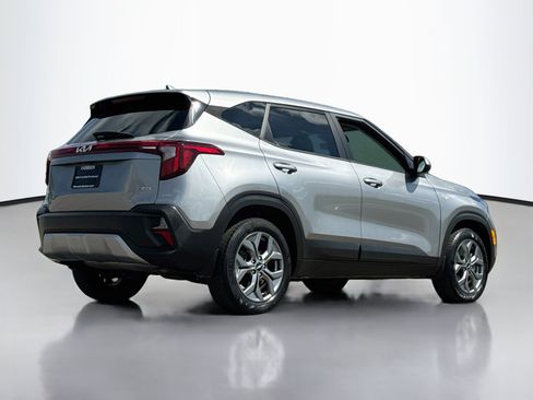 Used 2024 Kia Seltos LX AWD/4WD image 7