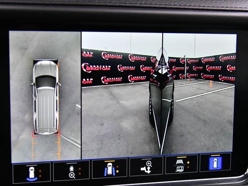 Used 2023 GMC Yukon XL Denali image 26