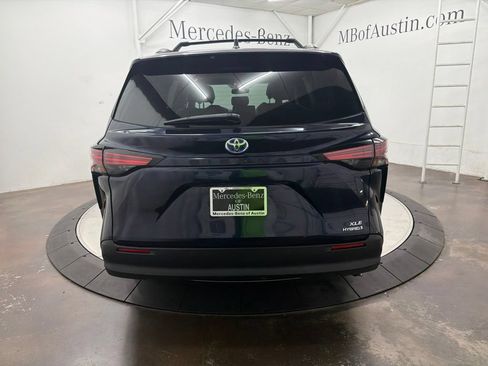 Used 2021 Toyota Sienna XLE FWD image 6