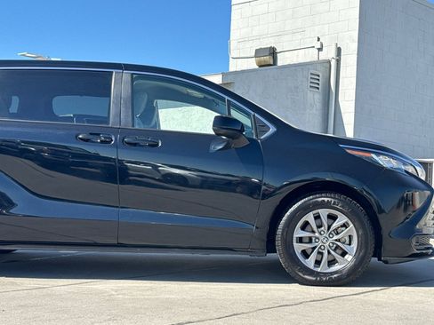 Used 2022 Toyota Sienna LE FWD image 35